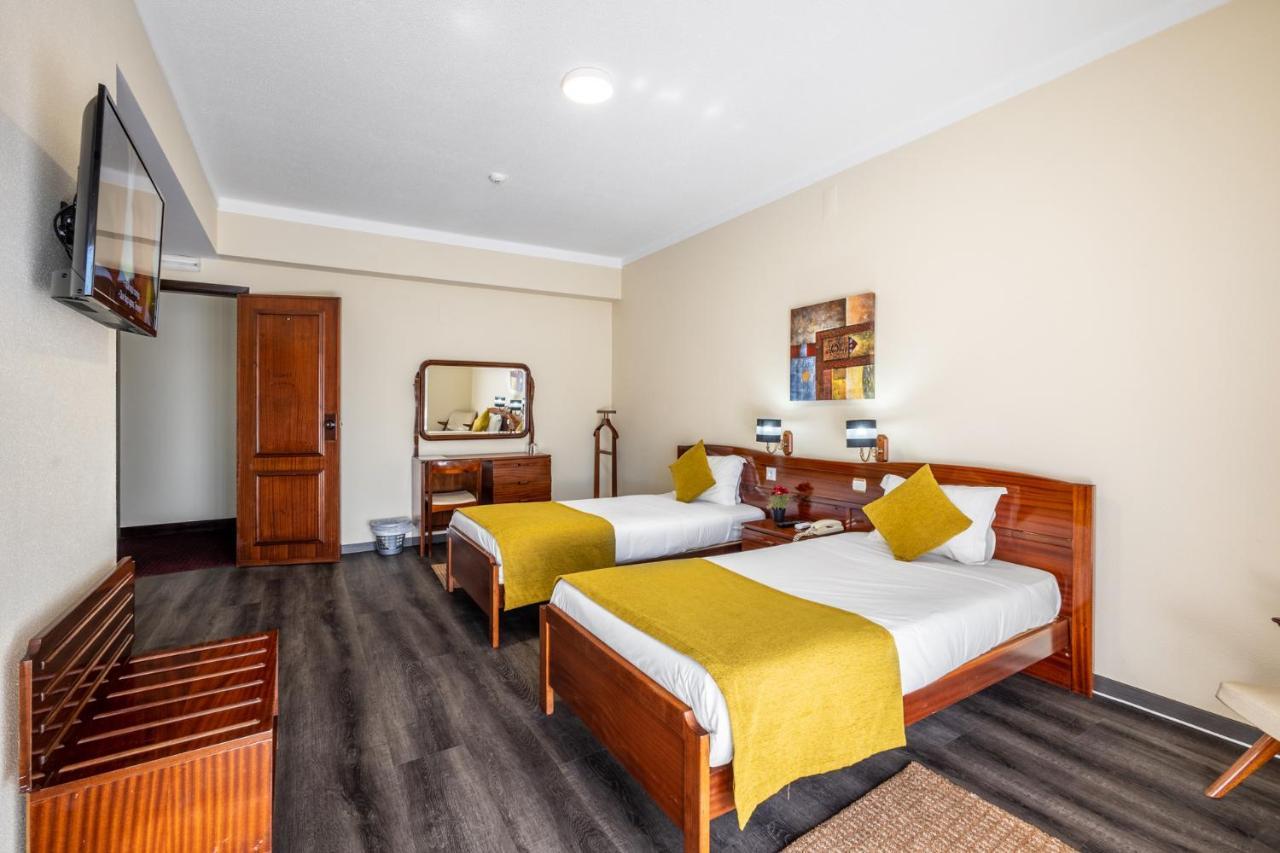 Hotel Colmeia Monte Real Ngoại thất bức ảnh
