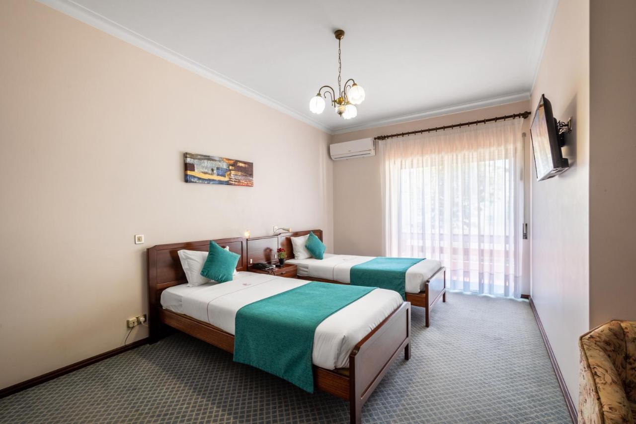 Hotel Colmeia Monte Real Ngoại thất bức ảnh