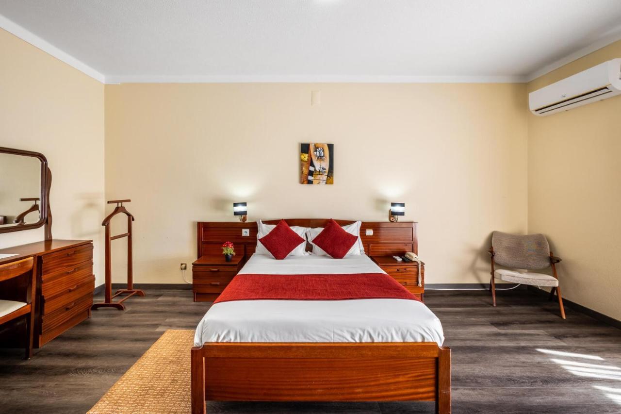 Hotel Colmeia Monte Real Ngoại thất bức ảnh